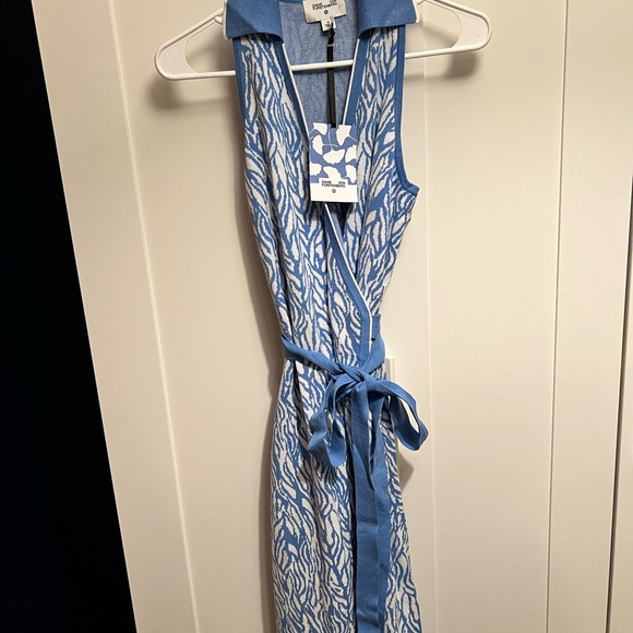 Diane Von Furstenberg Blue and White Knit wrap dress - Picture 2 of 5